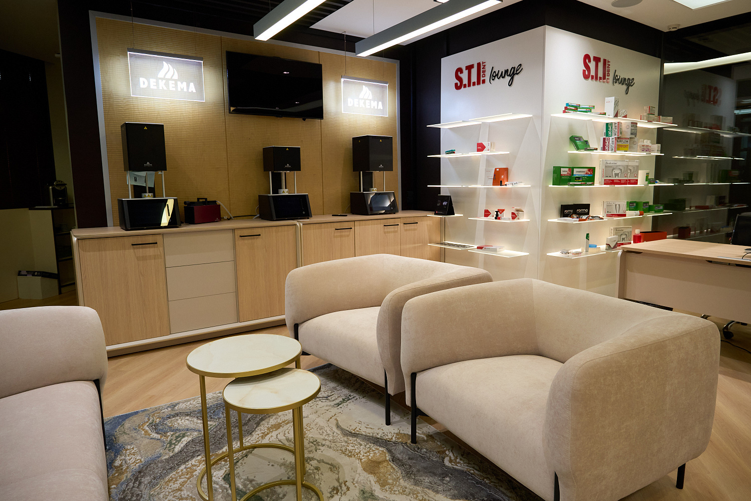 S.T.I. Lounge