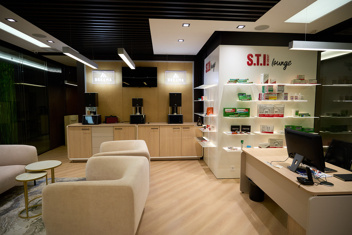 S.T.I. Lounge