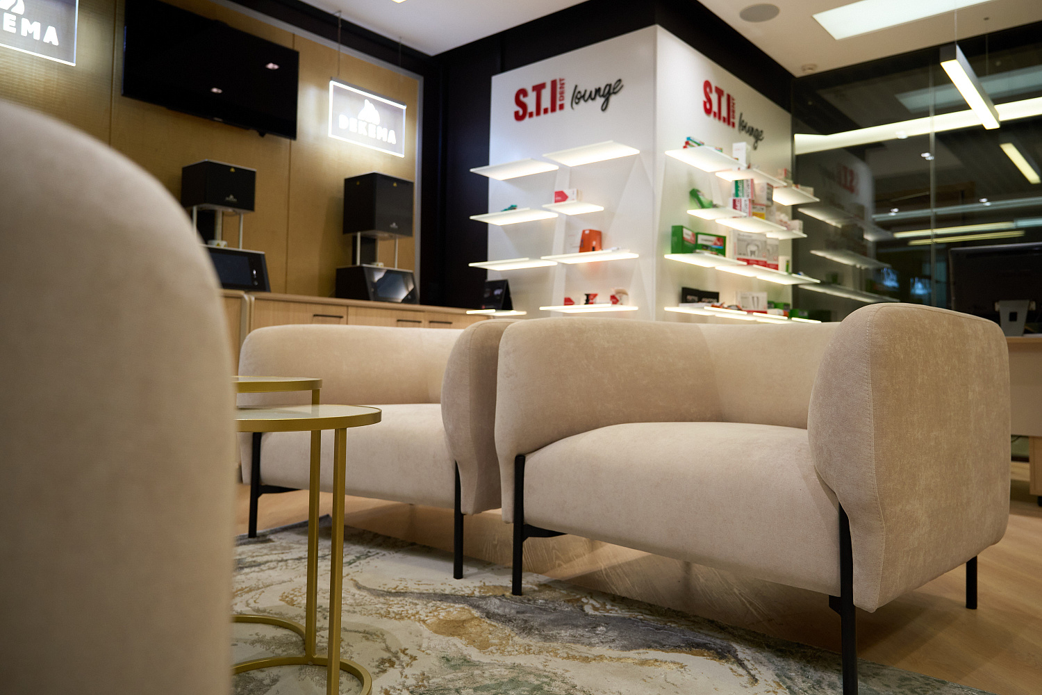 S.T.I. Lounge