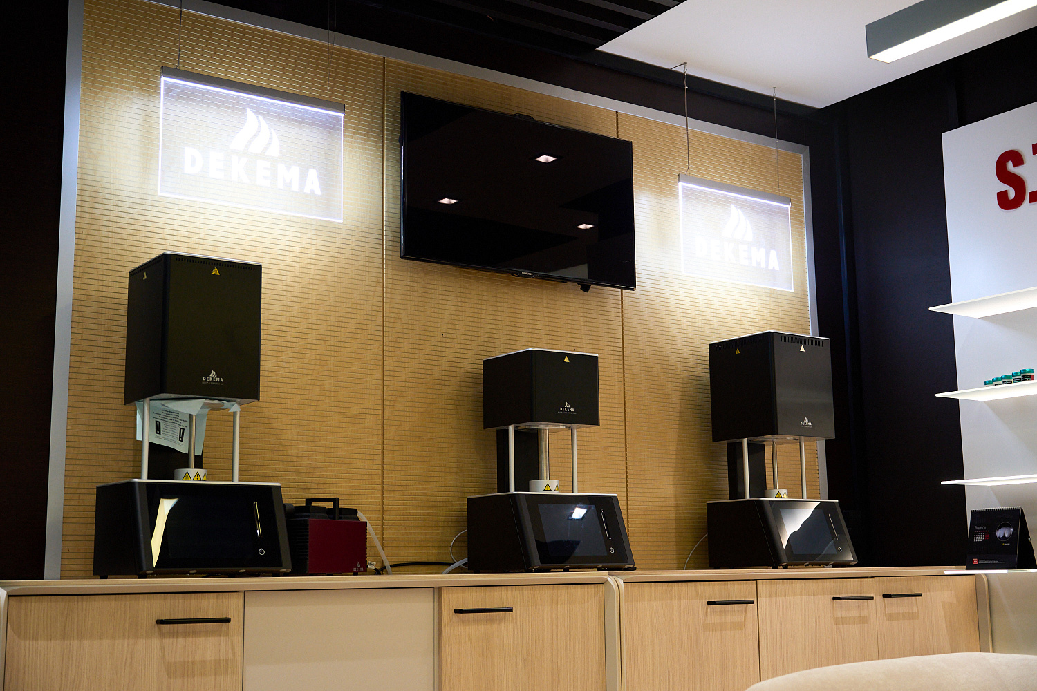 S.T.I. Lounge